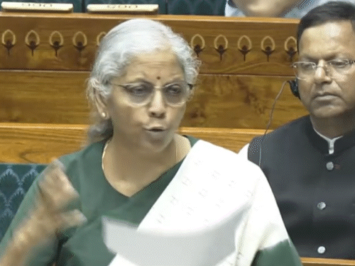 लोकसभा में वित्त विधेयक पर दोबारा चर्चा शुरू:वित्त मंत्री निर्मला बोलीं- राष्ट्र निर्माण लगातार होने वाली प्रक्रिया, ये रातोंरात नहीं होता