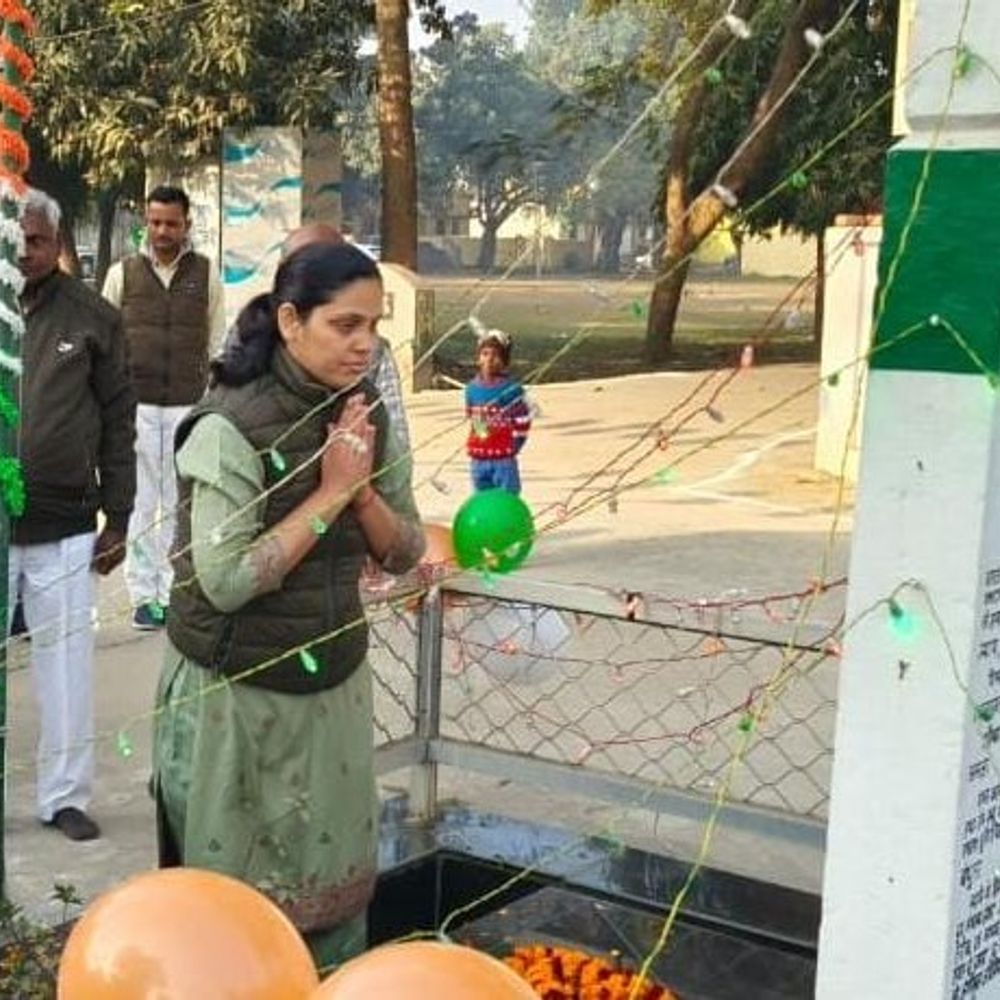 निचलौल बीडीओ के रिफंड दावे पर सवाल:बैंक स्टेटमेंट में नहीं दिखी अतिरिक्त भुगतान की वापसी