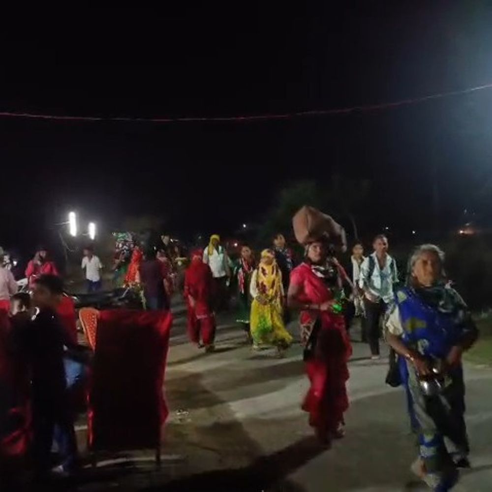 8000 से अधिक श्रद्धालु गोंडा पहुंचे भुजवा बाबा मेला:अयाह पहुंचकर मेले में हुए शामिल, सुबह बलरामपुर देवीपाटन रवाना