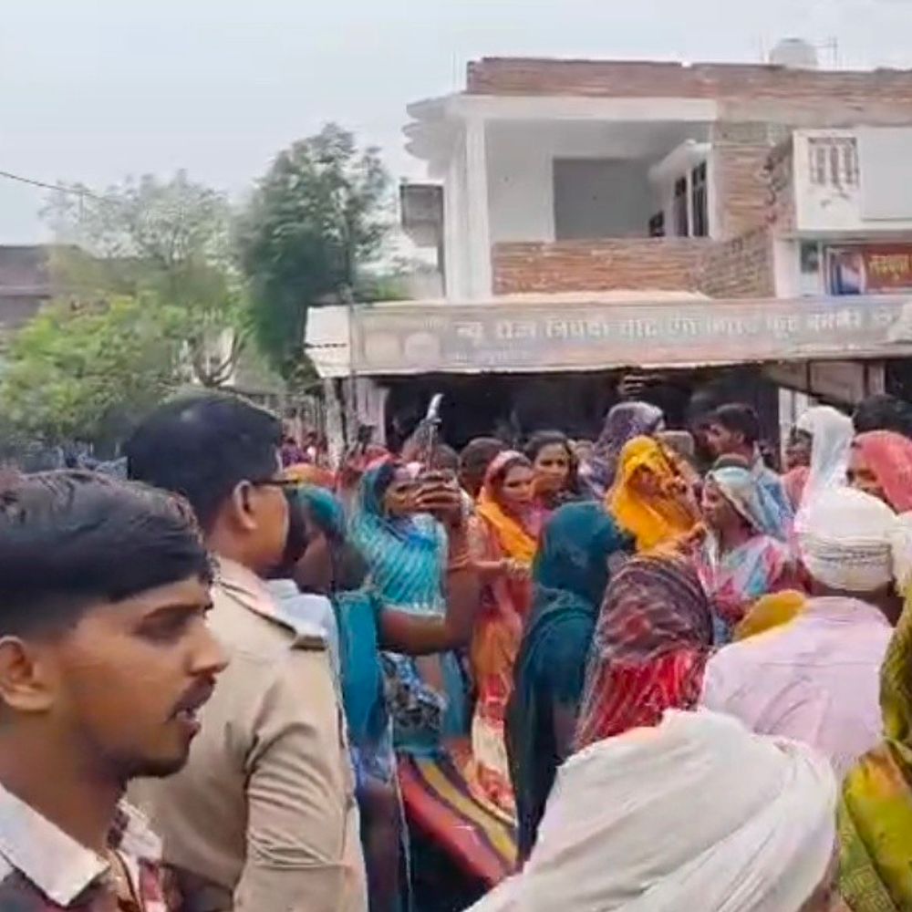 किसान की मौत के बाद सड़क जाम:रायबरेली में 23 नामजद सहित 173 लोगों पर FIR, महिलाएं भी शामिल