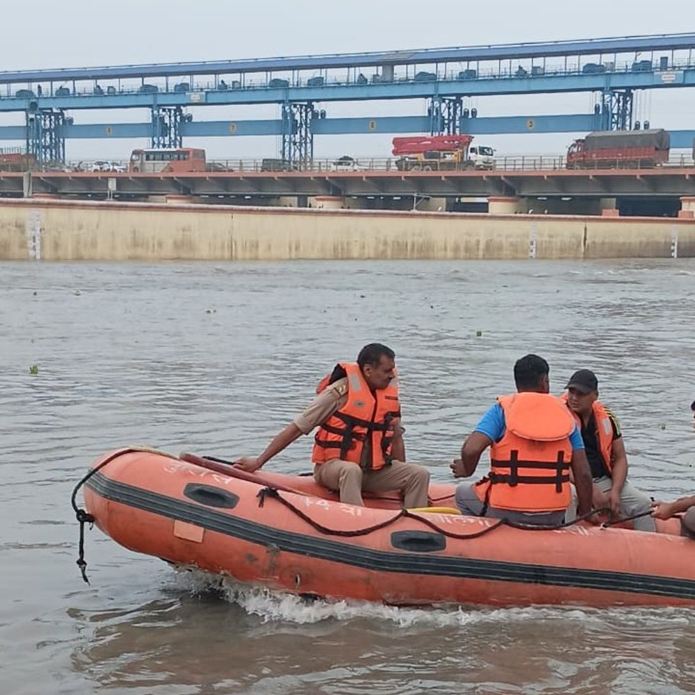 बिजनौर के गंगा बैराज से युवती लापता, तलाश जारी:रविवार सुबह से गायब, पुलिस व पीएसी हुई एक्टिव