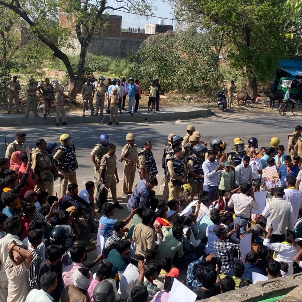 बच्ची से दुष्कर्म-हत्या के विरोध में हाइवे जाम की कोशिश:बिधनू में सुहेलदेव आर्मी सड़क पर उतरी, आरोपियों के घर बुलडोजर चलाने की मांग