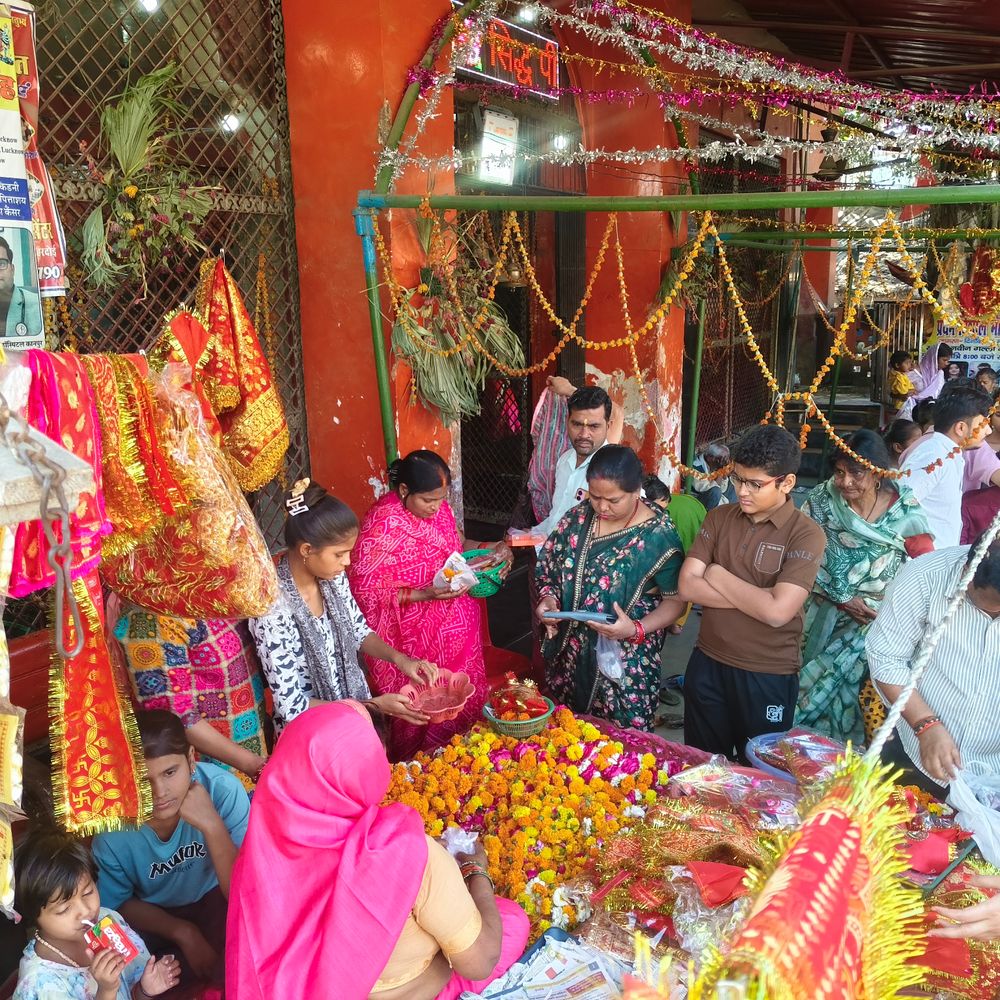 नवरात्र के सातवें दिन हुई मां कालरात्रि की पूजा:मंदिरों में उमड़ी भीड़, भक्तों ने किए दर्शन और मांगी मनोकामनाएं