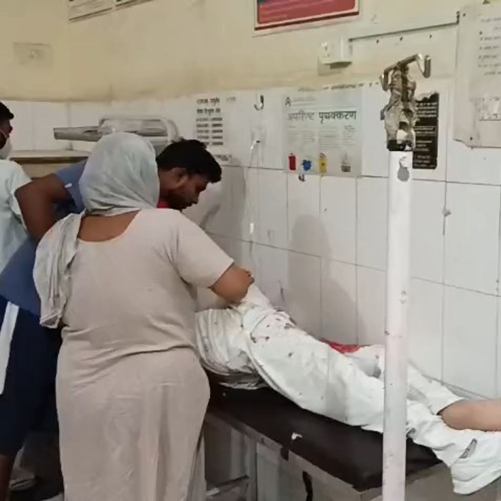 सीतापुर में पीएसी जवान सड़क हादसे में गंभीर घायल:टक्कर मारकर वाहन चालकर फरार हुआ, लखनऊ रेफर