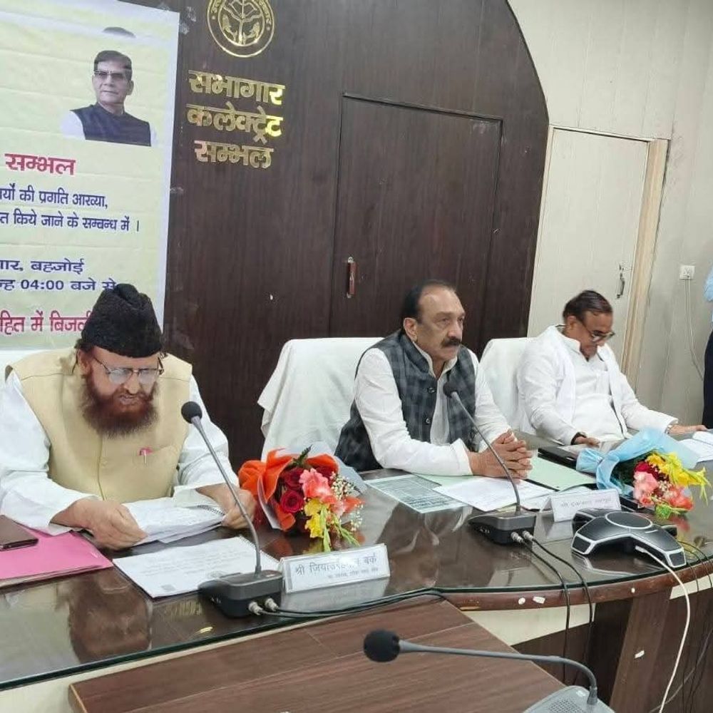 अधिकारियों के फोन न उठाने का बैठक में उठा मुद्दा:संभल में सपा विधायकों ने की शिकायत, कहा- समय पर ठीक नहीं कराए जाते ट्रांसफार्मर