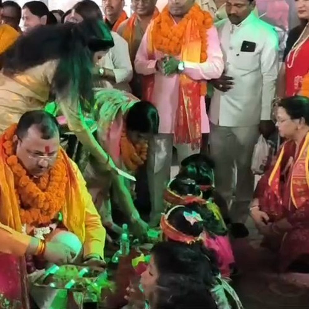 लखनऊ में नवरात्रि पर 101 कन्याओं का पूजन:सम्मान पाकर बालिकाओं के खिल उठे चेहरे , गीता बोली-बेटियों को देवी का दर्जा सिर्फ भारतीय संस्कृति में