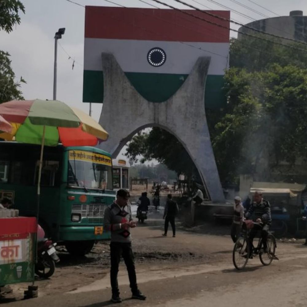 हापुड़ रोड पर नए एसपी दफ्तर के लिए रास्ता साफ:बस ऑपरेटर्स एसोसिएशन का था कब्जा, एडिशनल एसपी अभिषेक तिवारी ने जमीन कब्जा मुक्त कराई