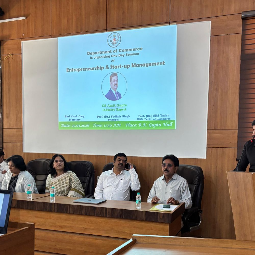 मेरठ कॉलेज में उद्यमिता-स्टार्टअप प्रबंधन पर सेमिनार:छात्रों को केस स्टडी के जरिए समझाए स्टार्टअप के कानूनी पहलू