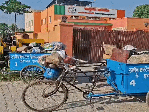 यमुनानगर में सेक्टर-17 से कूड़ा न उठने पर फूटा गुस्सा:  भाजपा कार्यालय के बाहर रेहड़ियां खड़ी कर किया प्रदर्शन, डीसी कार्यालय घेराव की चेतावनी – Yamunanagar News