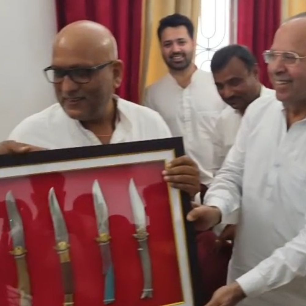 कांग्रेस प्रदेश अध्यक्ष ने केंद्र पर साधा निशाना:रामपुरी चाकू से हुआ स्वागत; पेट्रोल, डीजल, गैस कम उपयोग की अपील