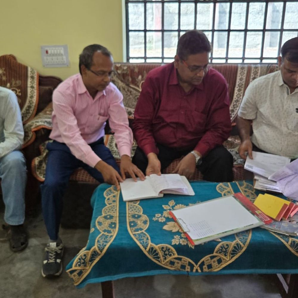 मऊ में कालेश्वरी कोल डिपो पर छापेमारी:करोड़ों रुपए की राजस्व चोरी की आशंका, 40 लाख रुपए जमा कराए