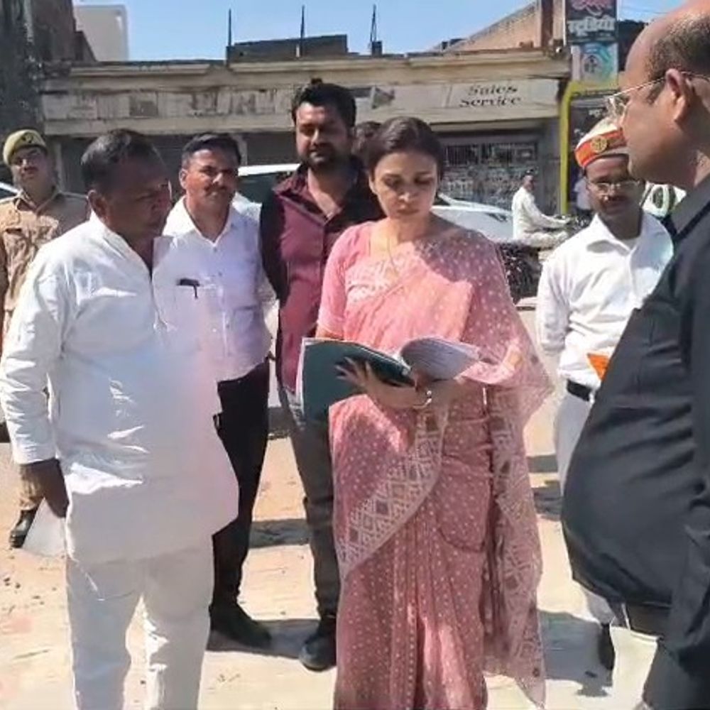 फर्रुखाबाद में विधानसभा उपसमिति ने की जांच:नियम तोड़कर नक्शे पास करने और वित्तीय अनियमितता की शिकायत पर