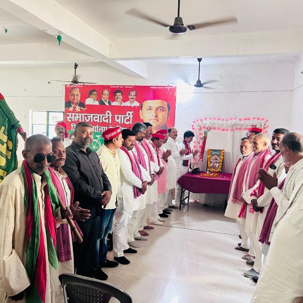 सपा कार्यालय में सम्राट अशोक जयंती मनाई गई:नेताओं ने उनके जीवन और आदर्शों पर विचार व्यक्त किए