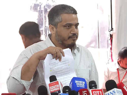 
                 रोहित बोले-अजित पवार की पार्टी कब्जाने की कोशिश हुई:प्रफुल्ल पटेल समेत 3 नेताओं ने EC को लेटर लिखा, सुनेत्रा को इसकी जानकारी नहीं थी 
            