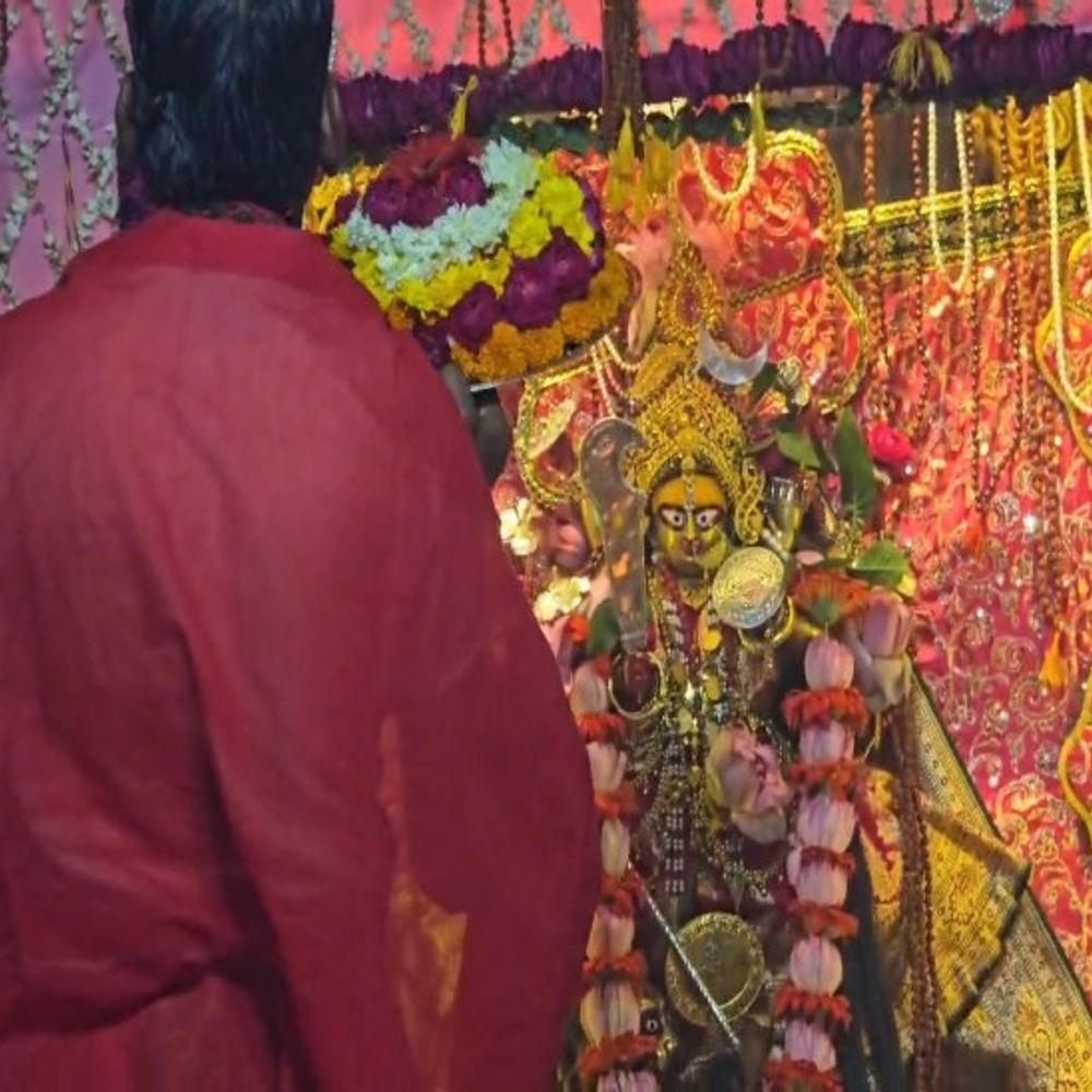 कात्यायनी मंदिर में हुई संधि आरती:दर्शनों के लिए उमड़ा भक्तों का सैलाब, भक्तों ने मां के जयकारे लगाए