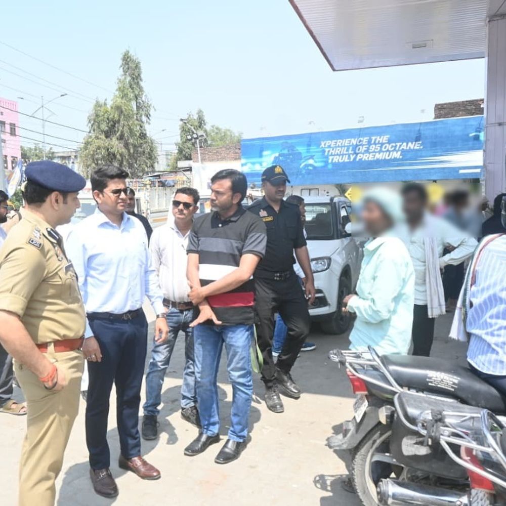 सिद्धार्थनगर में गैस के लिए धूप में लगी लाइनें:सिलेंडर चोरी और फर्जी डिलीवरी के आरोप, 35 डिग्री तापमान में घंटों इंतजार, पानी-छांव तक नहीं