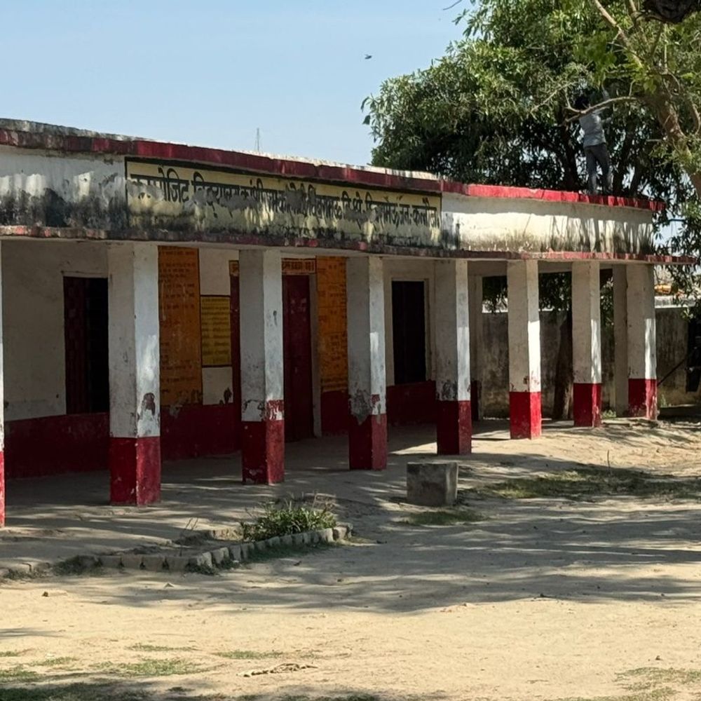 कन्नौज के सरकारी स्कूल से 9 शिक्षक गैरहाजिर:छुट्टी से एक घंटा पहले सिर्फ 10 बच्चे और ट्रेनी टीचर रहे मौजूद