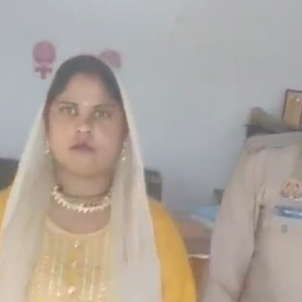 मां बच्चों को घर में बंदकर प्रेमी संग फरार:नशीला पदार्थ सूंघाकर सुलाया, पुलिस दबाव में थाने पहुंची