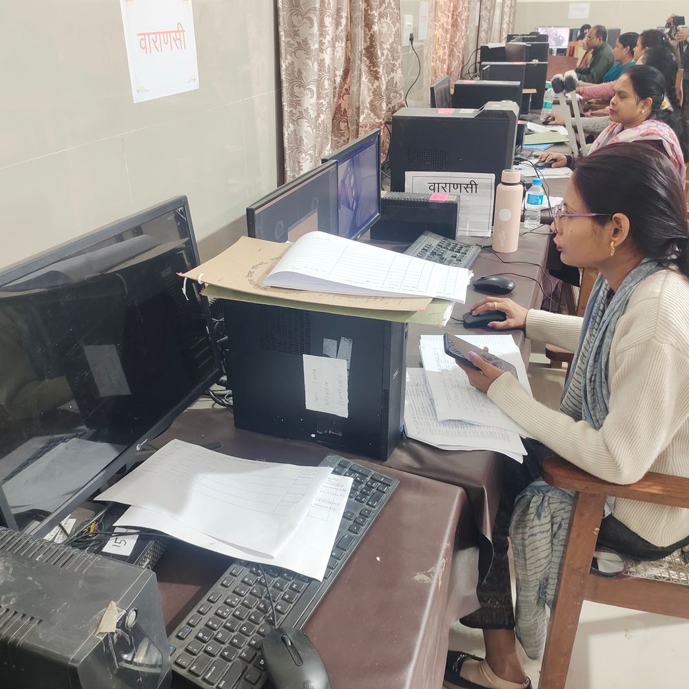 यूपी बोर्ड मूल्यांकन में सामूहिक नकल का मामला:ए-कॉपी काटकर बी-कॉपी नत्थी, सचिव ने दिए सख्त जांच के आदेश