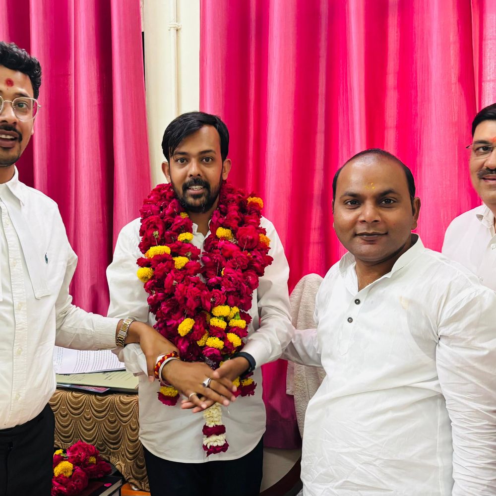 भाजपा जिला उपाध्यक्ष यशवर्धन चौधरी का स्वागत:इटावा कचहरी परिसर में अधिवक्ताओं ने किया सम्मान