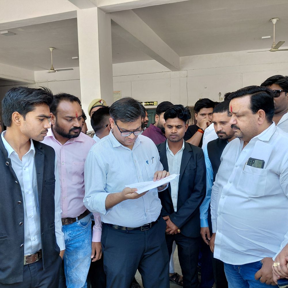 प्राइवेट स्कूलों की मनमानी के खिलाफ प्रदर्शन:फर्रुखाबाद विकास मंच बोला- कार्रवाई नहीं हुई तो चौक पर दिया जाएगा धरना