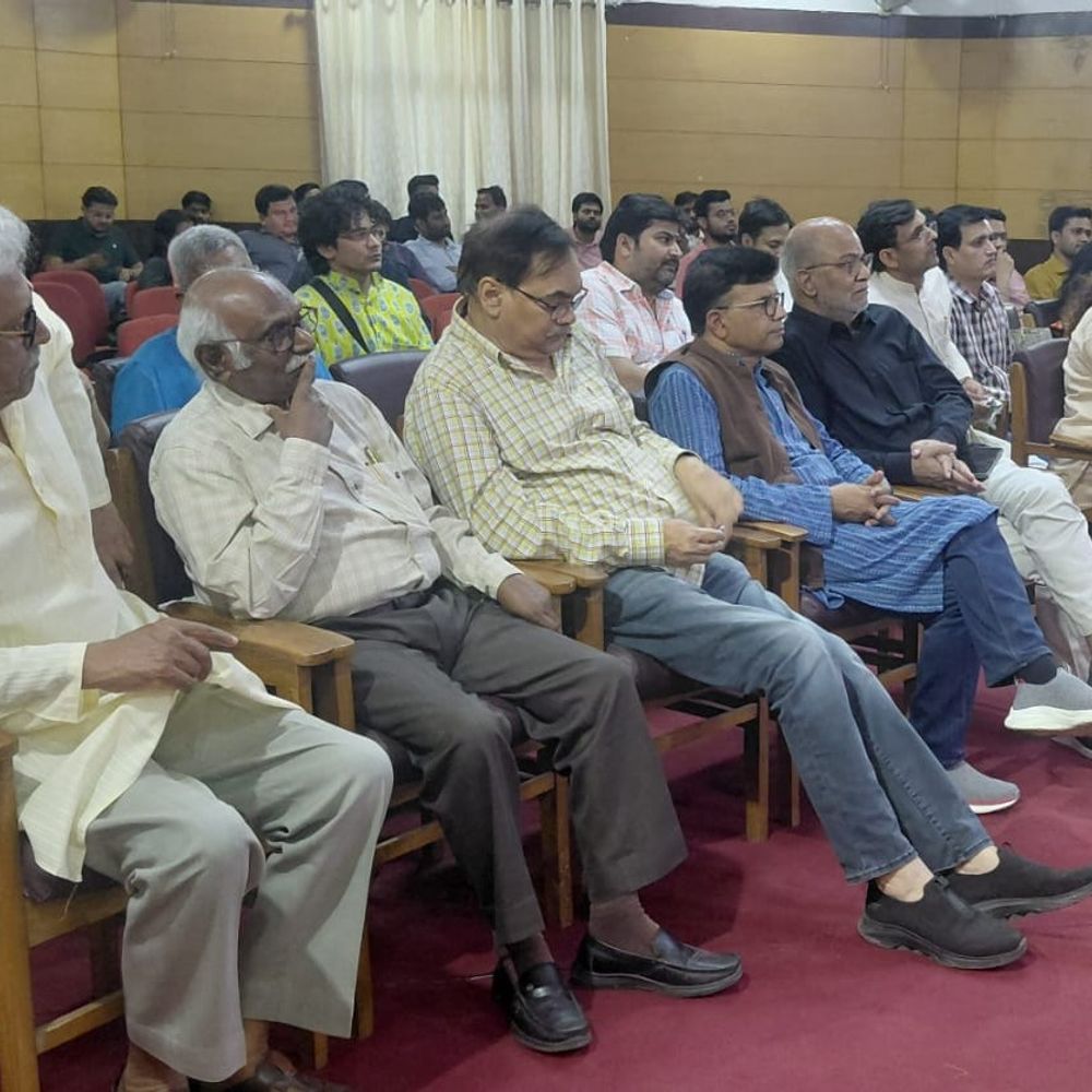 लखनऊ में साहित्यिक कार्यक्रम, प्रो. अरविंदाक्षन सम्मानित:प्रतिरोध की संस्कृति पर दिया व्याख्यान, युवा रचनाकारों ने सुनाई कविता