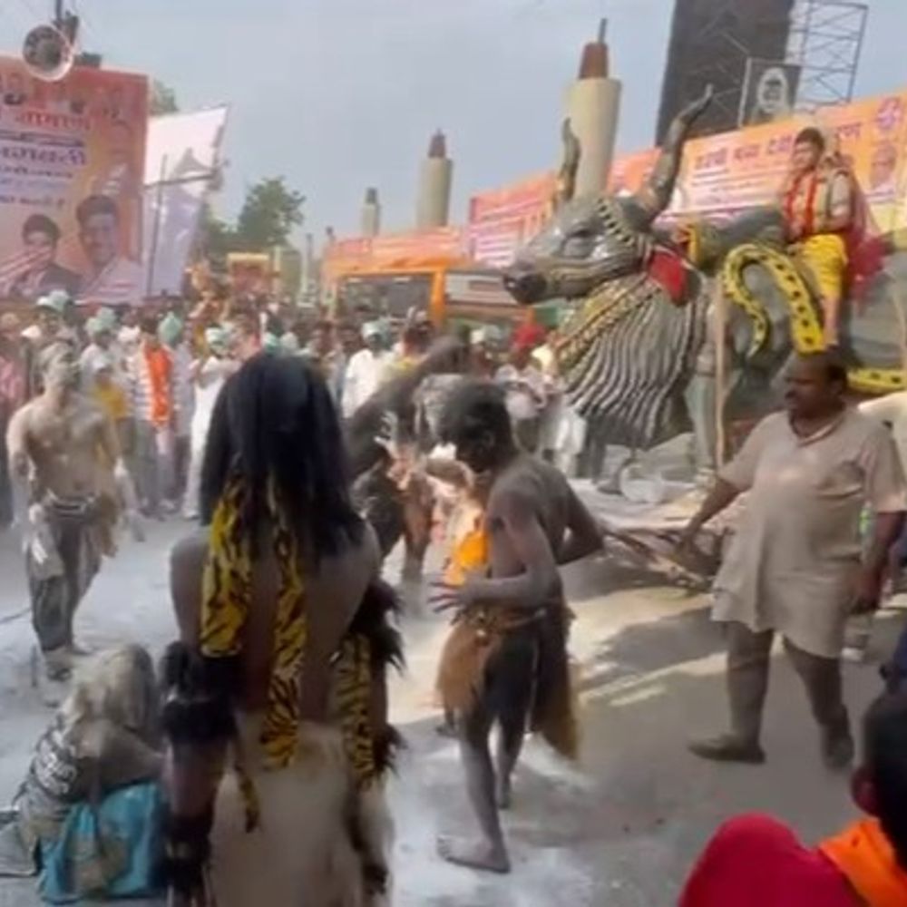 दक्ष कन्या मां भगवती की निकली भव्य शोभायात्रा:80 से अधिक झांकियों संग श्रद्धा-भक्ति में डूबा शहर