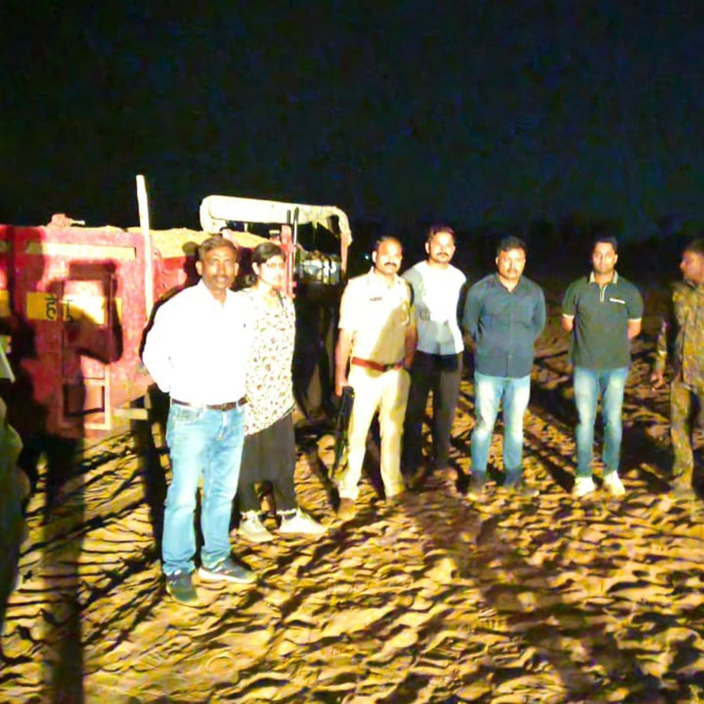 बाघनदी से अवैध रेत परिवहन करते दो ट्रैक्टर जब्त:राजस्व, पुलिस, खनिज विभाग ने रात में की संयुक्त कार्रवाई