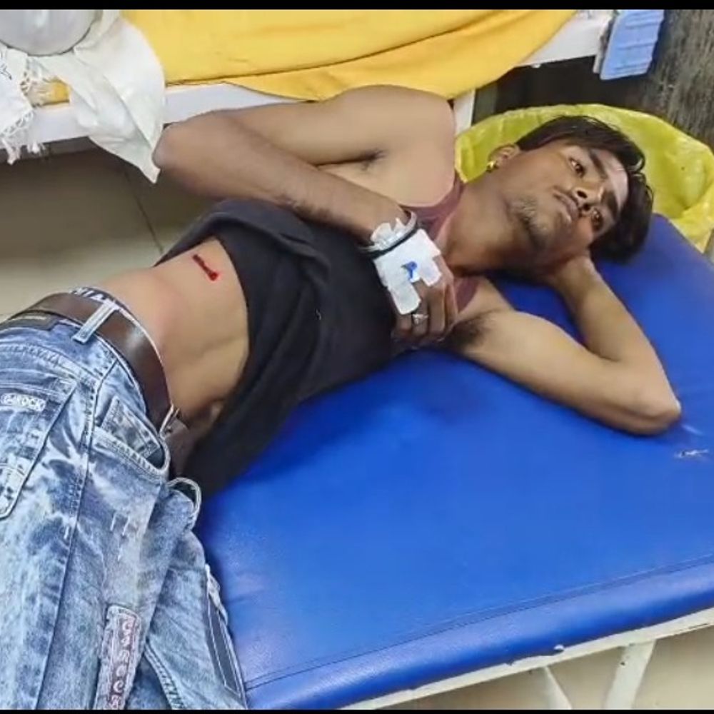 हाथरस में प्रेम-प्रसंग के चलते युवक को गोली मारी:घायल को जिला अस्पताल में कराया भर्ती, पुलिस जांच में जुटी