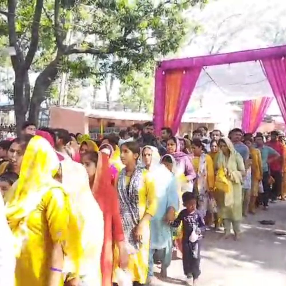 बिजनौर में अष्टमी पर मंदिरों में उमड़ी भक्तों की भीड़:विशेष पूजा-अर्चना और सुरक्षा के इंतजाम किए गए