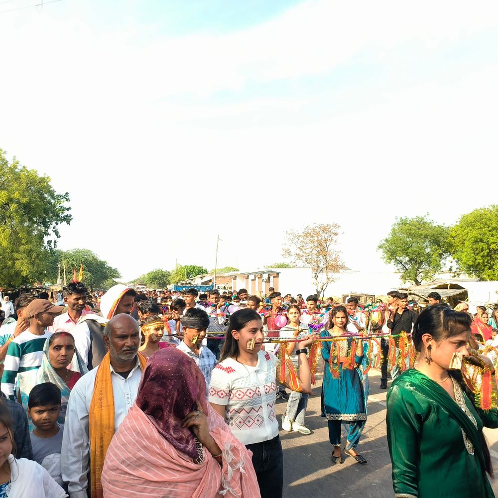 जहांगीराबाद में निकले जवारे, भक्तों ने लगवाई सांग:कानपुर-सागर हाईवे पर आधा घंटा रुका यातायात, काली शक्ति पीठ पर समापन