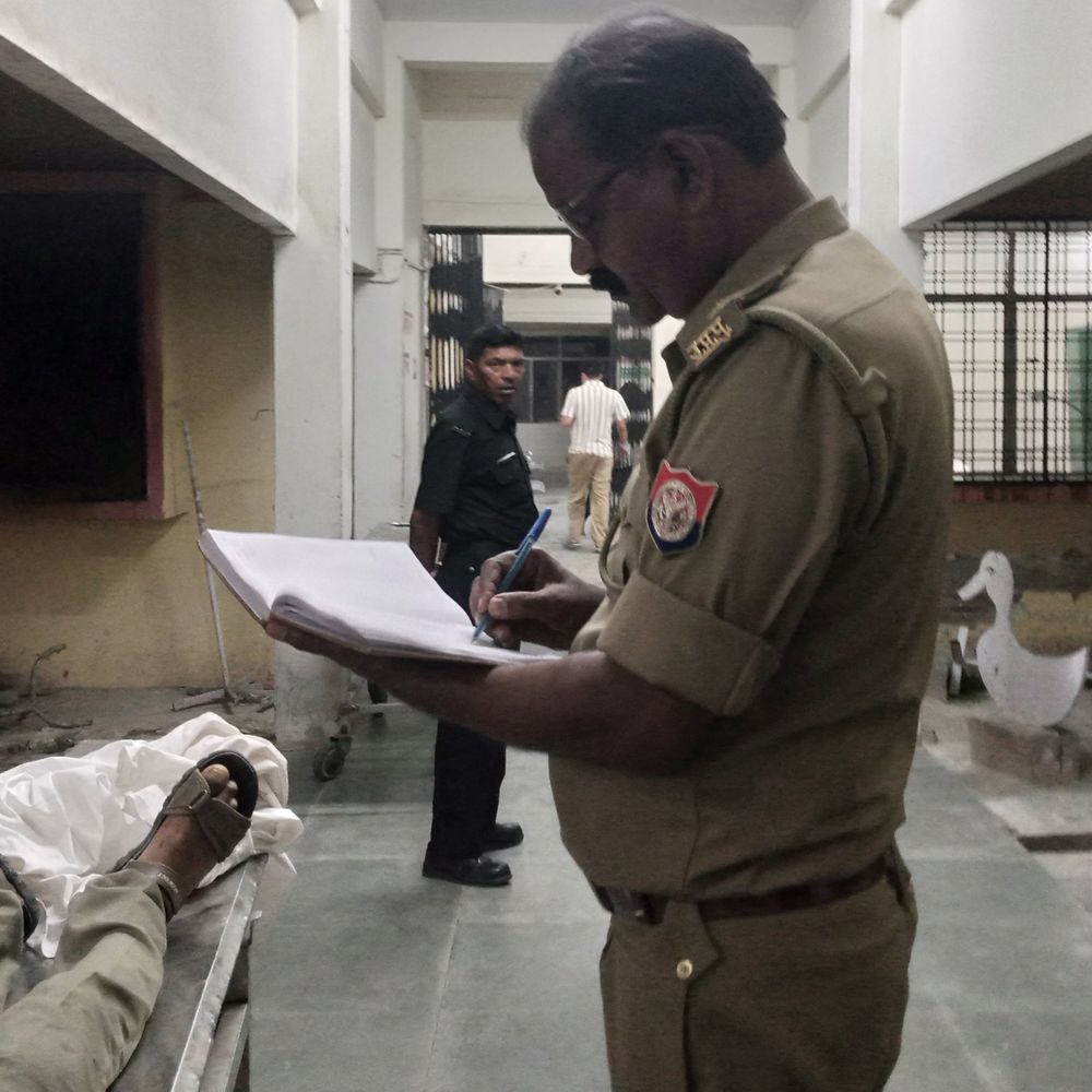 उन्नाव में सड़क हादसे में युवक की मौत:अज्ञात वाहन ने टक्कर मारी, अस्पताल ले जाने पर चिकित्सकों ने मृत घोषित किया