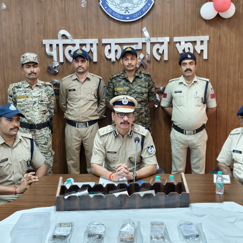 टीकमगढ़: बजाज शोरूम से डेढ़ लाख चोरी, आरोपी गिरफ्तार:  कैश काउंटर का दराज तोड़ निकाले थे रुपए, दो दिन पहले दिया था वारदात को अंजाम – Tikamgarh News