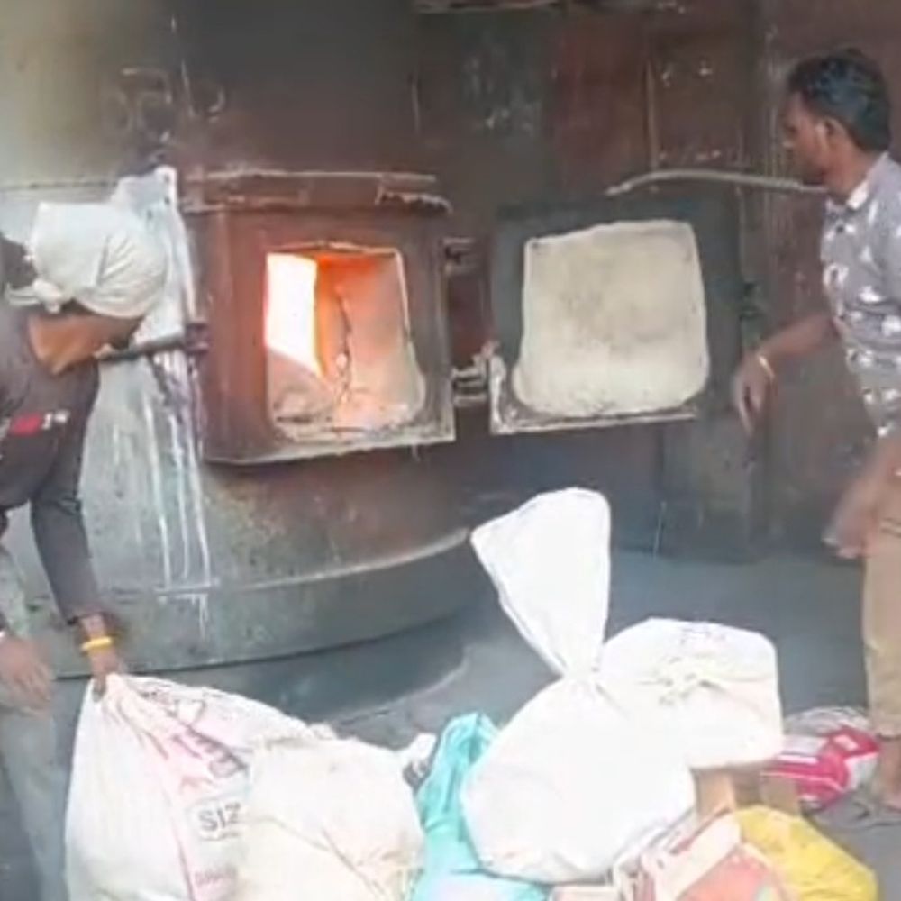 हाथरस पुलिस ने 7.71 करोड़ के मादक पदार्थ नष्ट कराए:'ऑपरेशन दहन' के तहत 279 मामलों के 249 किलो ड्रग्स का डिस्पोजल