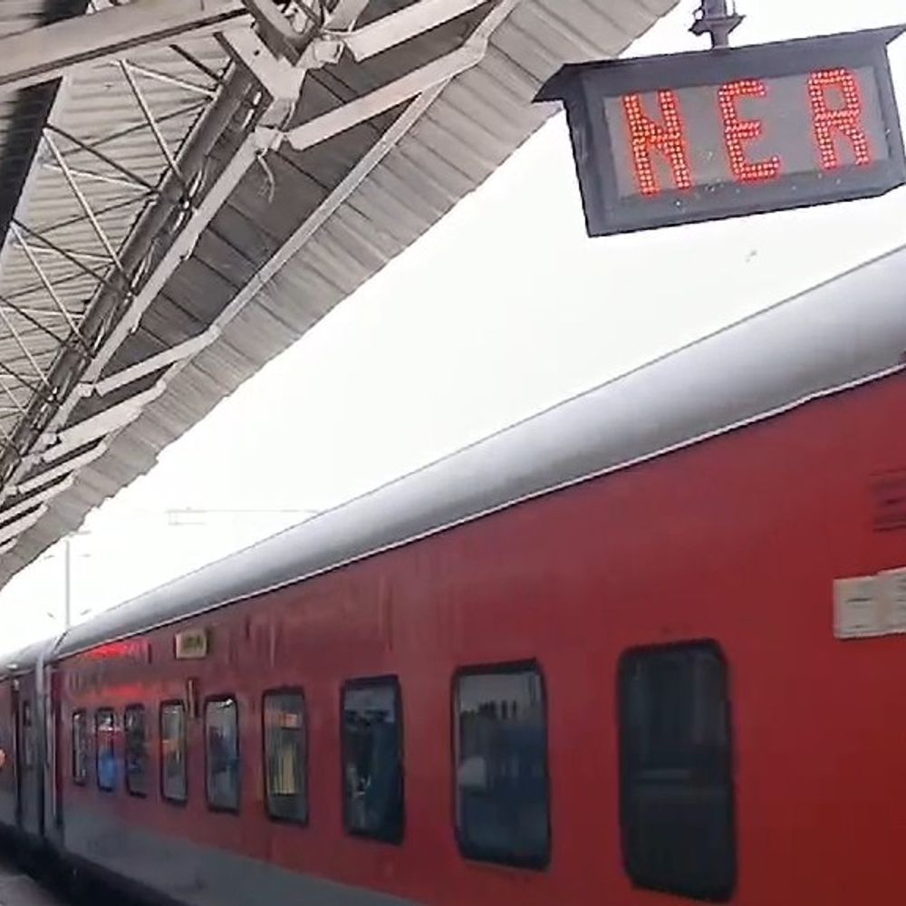 गोरखपुर से शुरू हुई दिल्ली-मुंबई की रद्द ट्रेनें:कई समर स्पेशल गाड़ी की बढ़ी डेट, लोगों को मिलेगा राहत