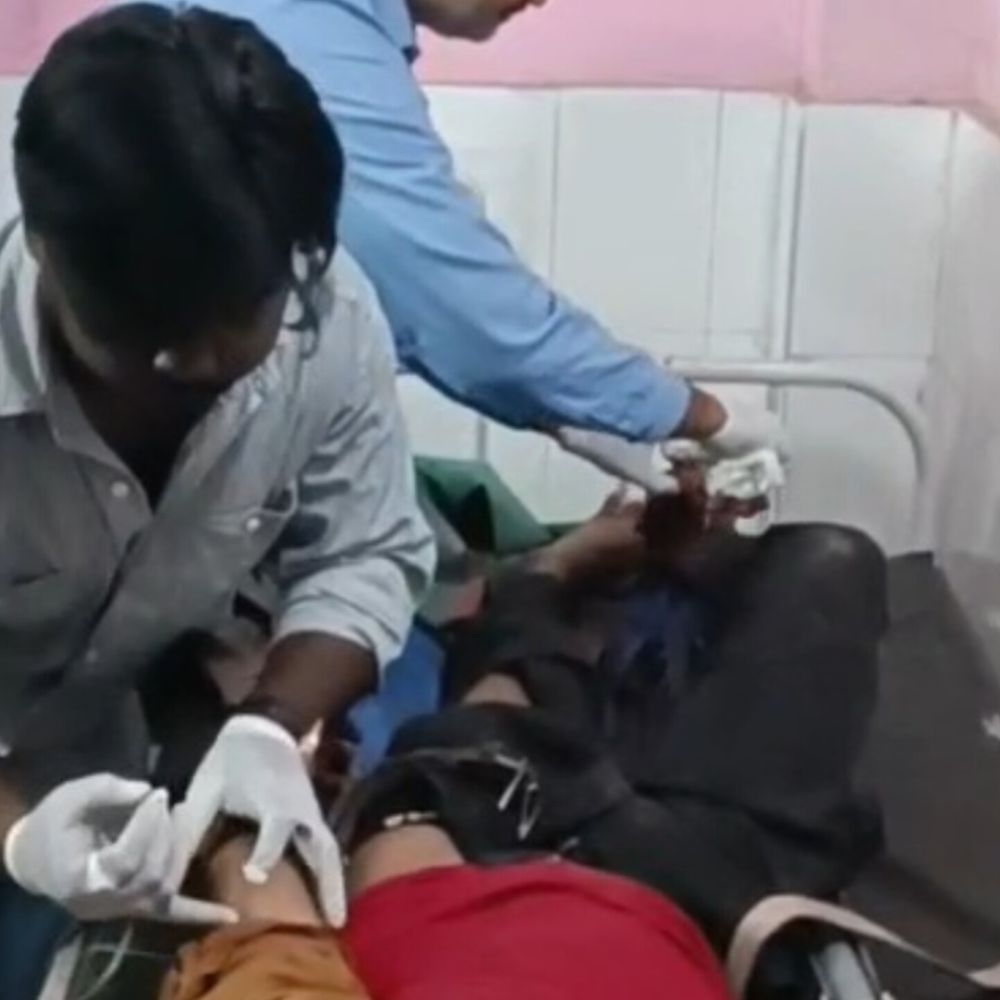 चलती ट्रेन से गिरकर युवक गंभीर घायल:भरथना स्टेशन के पास हादसा, सैफई रेफर किया गया