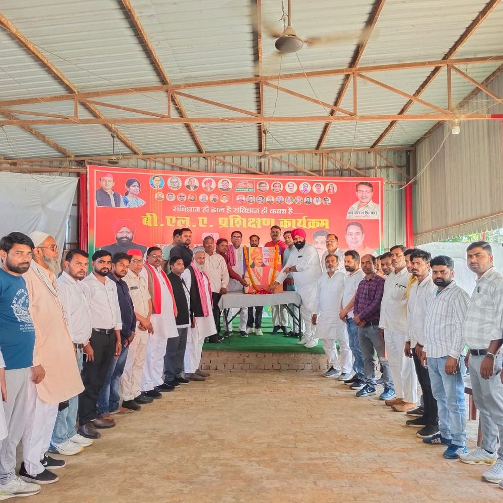 पीलीभीत में सपा ने मनाई सम्राट अशोक मौर्य जयंती:कार्यकर्ताओं ने उनके शांति व न्याय के आदर्शों पर चलने का संकल्प लिया