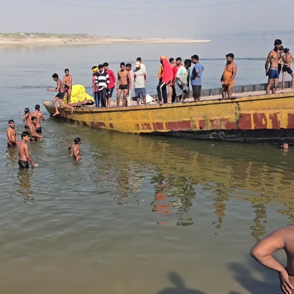 कछवा में कक्षा 3 का छात्र गंगा नदी में डूबा:मछुआरों ने दादी को बचाया, गोताखोरों की टीम तलाश में जुटी