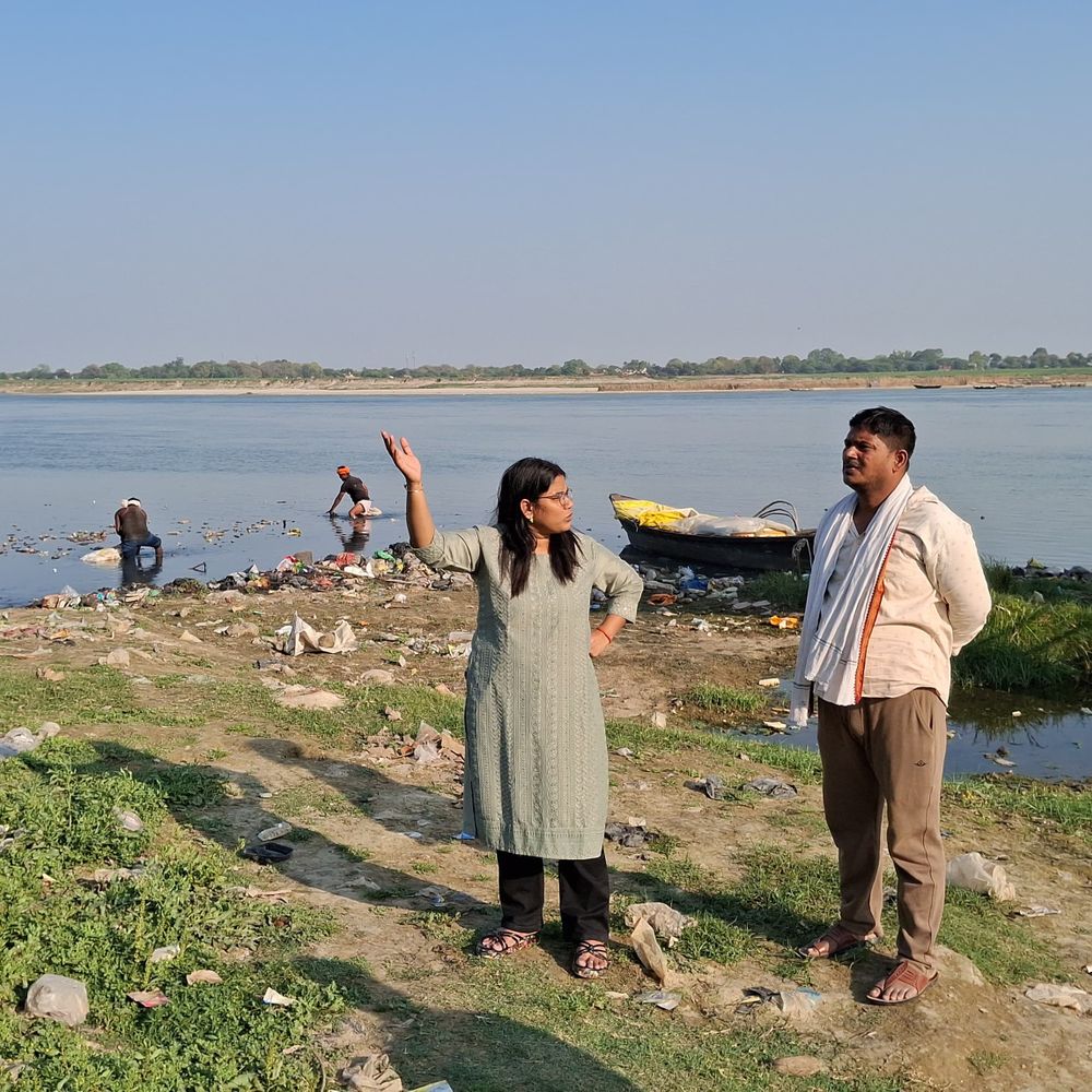गाजीपुर कलेक्टर घाट पर सफाई शुरू:नगरपालिका ने शुरू किया अभियान, ईओ बोले- कचरे को रोकने के लिए अलग व्यवस्था करेंगे