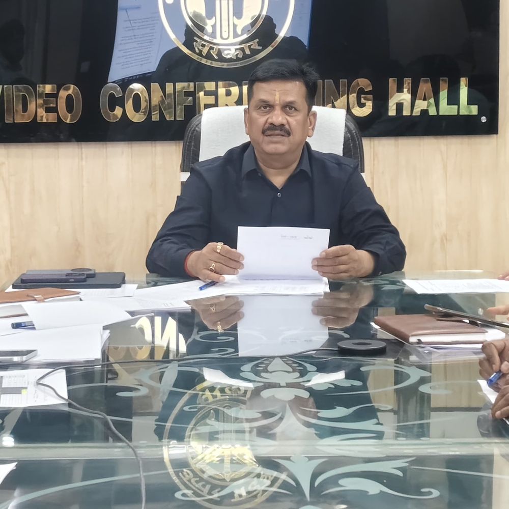 जौनपुर डीएम बोले- पेट्रोल-गैस की कमी नहीं:आपूर्ति सुनिश्चित करने का दिया आश्वासन, अफवाहों पर ध्यान न दें