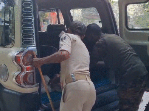 भारत-नेपाल बॉर्डर पर 5 शिक्षक नशे में अरेस्ट:  मुख्यमंत्री बिहार दर्शन योजना पर छात्रों के साथ नेपाल से लौट रहे थे, ब्रेथ एनालाइजर से पुष्टि – Supaul News