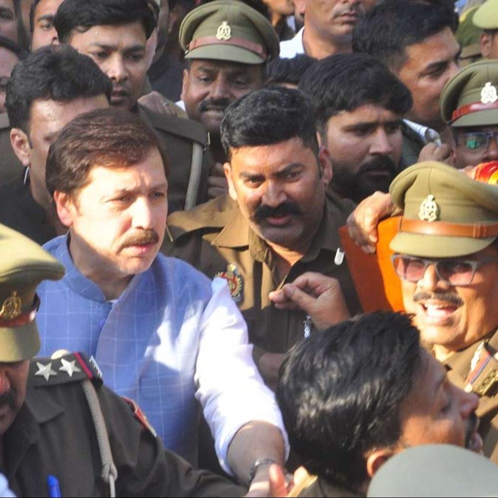 वाराणसी MPMLA-कोर्ट में पूर्व सांसद धनन्जय ने फिर मांगा न्याय:MLA अभय सिंह को बताया मुख्य हमलावर, 24 साल पहले चलाईं थीं गोली