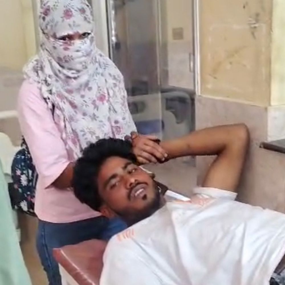 हैंडपंप लगाने पर बवाल, 3 राउंड फायरिंग हुई:कानपुर में एक युवक के हाथ में छर्रे लगे, 10 से अधिक लोगों ने की मारपीट