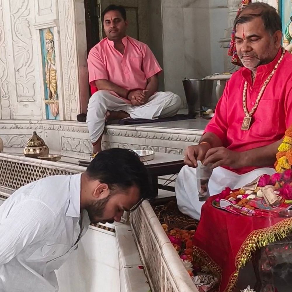 हरदोई में नवरात्र अष्टमी पर मां महागौरी की पूजा:मंदिरों में उमड़ी भीड़, भक्तों ने की विशेष आराधना