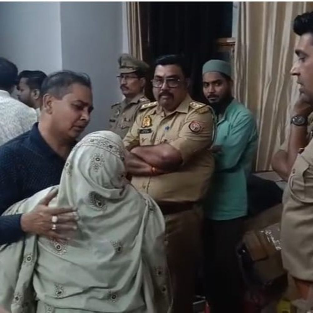 लखनऊ में मार्बल कारोबारी की संदिग्ध हालत में मौत:फ्लैट में फंदे से लटके मिले, बेटा बोला- हाथ बंधा और मुंह पर टेप था