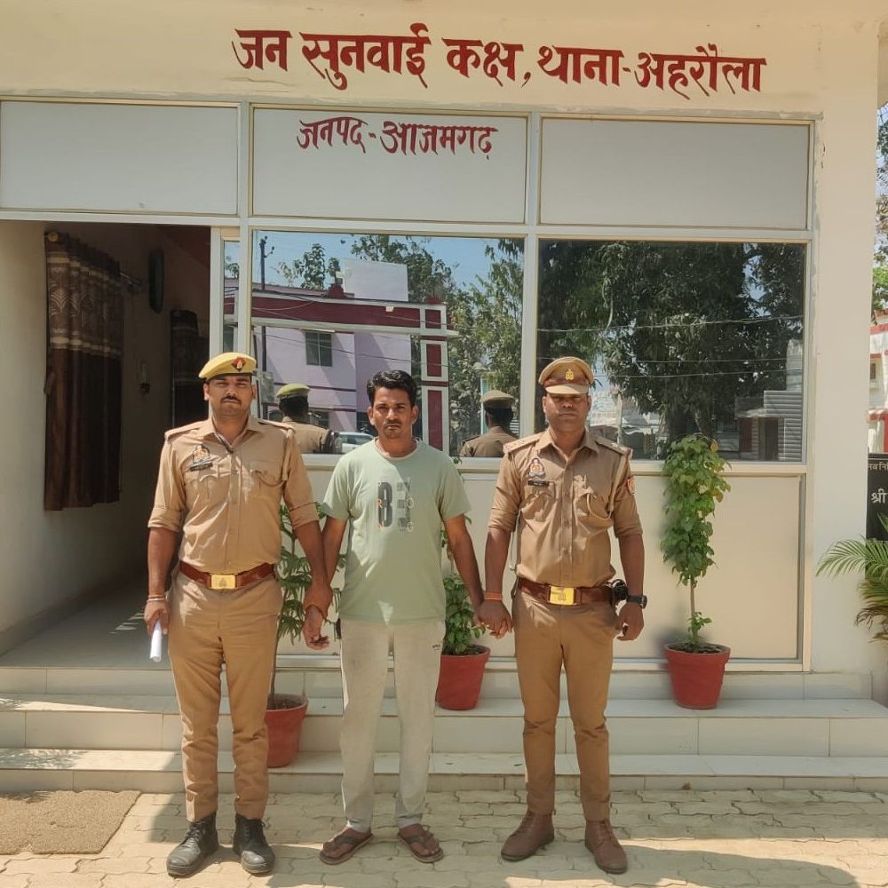 बैंककर्मियों की मिली भगत से साढ़े 6 लाख की ठगी:आजमगढ़ पुलिस ने कैशियर को किया गिरफ्तार, फर्जी दस्तावेज के सहारे निकाली गई रकम