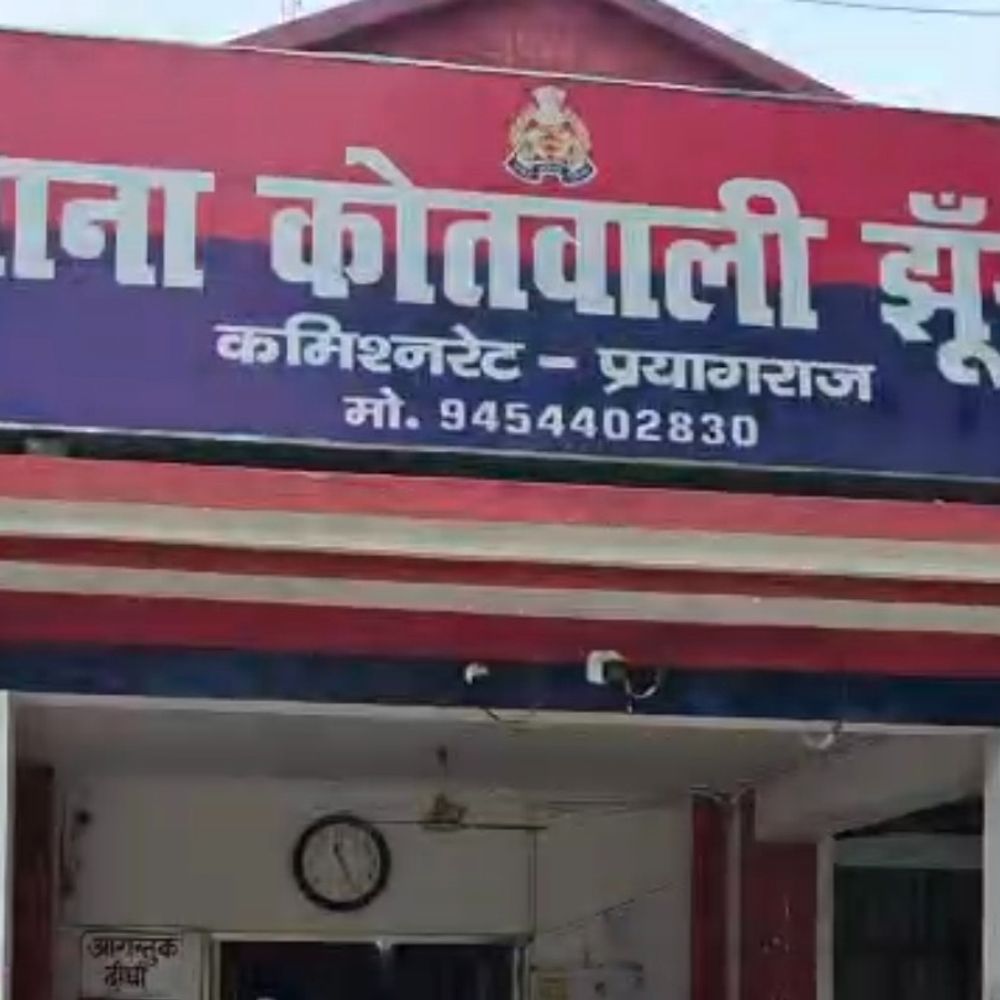 कपड़े प्रेस करने वाले आयरन से पत्नी का सिर कूंचा:प्रयागराज में पति ने ताबड़तोड़ छह वार कर उतारा मौत के घाट, रात भर लाश के साथ बैठा रहा