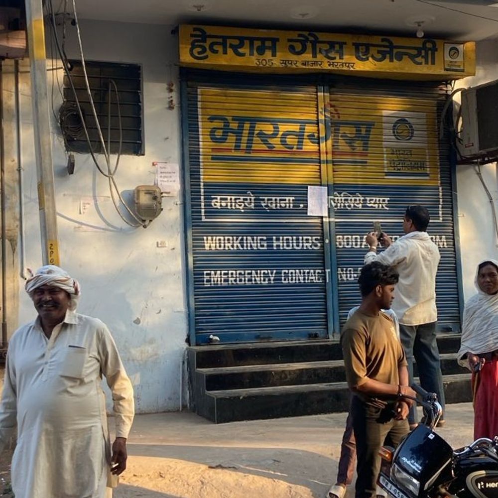 हेतराम गैस एजेंसी को नगर निगम ने किया सीज:  यूडी टैक्स नहीं किया था जमा, कई बार नगर निगम ने दिए नोटिस – Bharatpur News