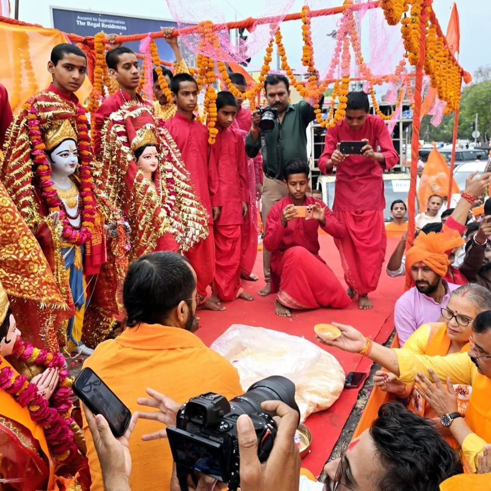 रामनवमी पर लखनऊ में बीजेपी ने निकाली भगवा यात्रा:महानगर अध्यक्ष बोले- सनातन परंपरा से जुड़े लोग, जय श्रीराम के जयकारे लगाए