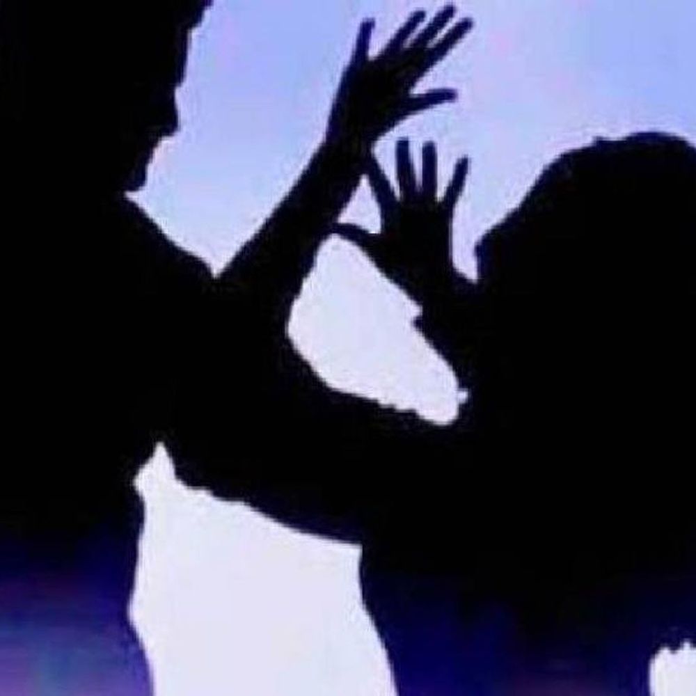 लखनऊ में फोन कर देह व्यापार के लिए बनाया दबाव:मना करने पर घर में घुसा, जान से मारने की धमकी दी; महिला ने दर्ज करवाया मुकदमा